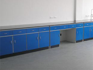 在實驗臺的布置中要注意些什么？