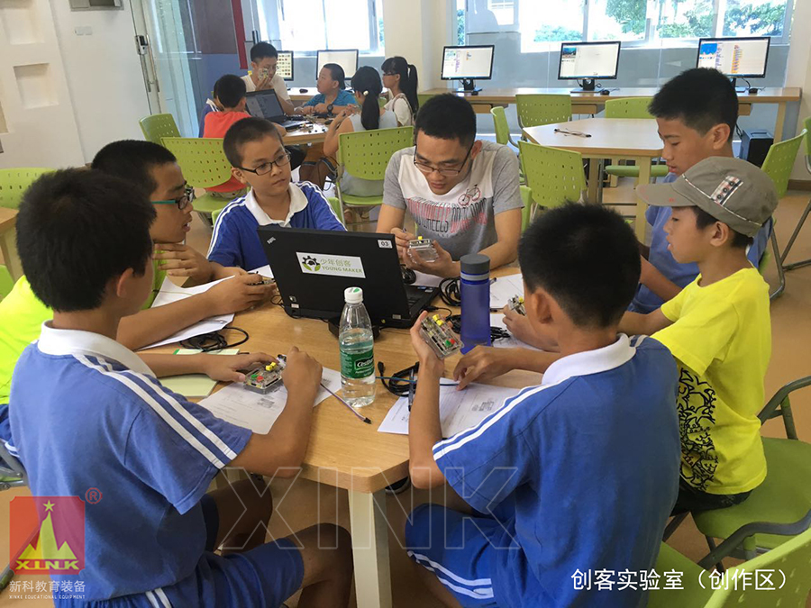 <a href='http://www.jim4jesus.com' target='1' style='font-size:14px; font-weight:bold; color:#0080ff;'>創客實驗室</a>