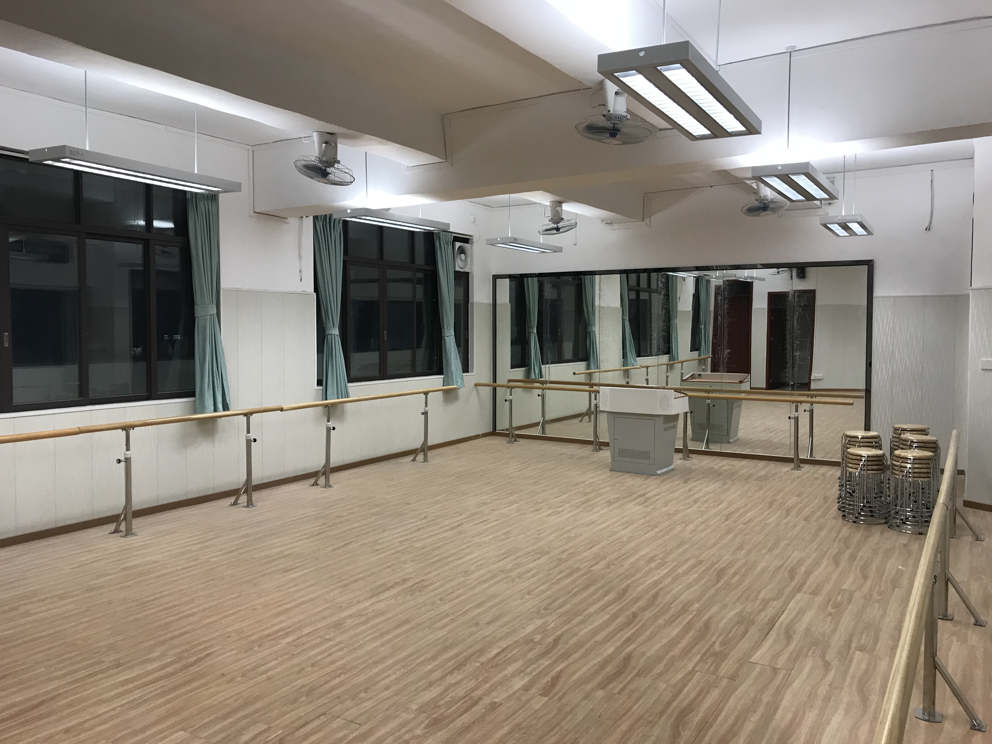 <a href='http://www.jim4jesus.com/chanpin/59-1.html' target='1' style='font-size:18px; font-weight:bold; color:#000000;'>舞蹈室</a>