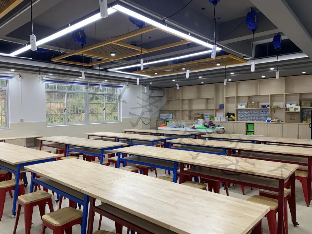 <a href='http://www.jim4jesus.com' target='1' style='font-size:14px; font-weight:bold; color:#0080ff;'>創客實驗室</a>