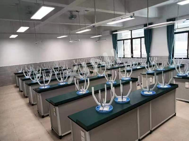 <a href='http://www.jim4jesus.com/' target='1' style='font-size:14px; font-weight:bold; color:#0080ff;'>物理實驗室</a>