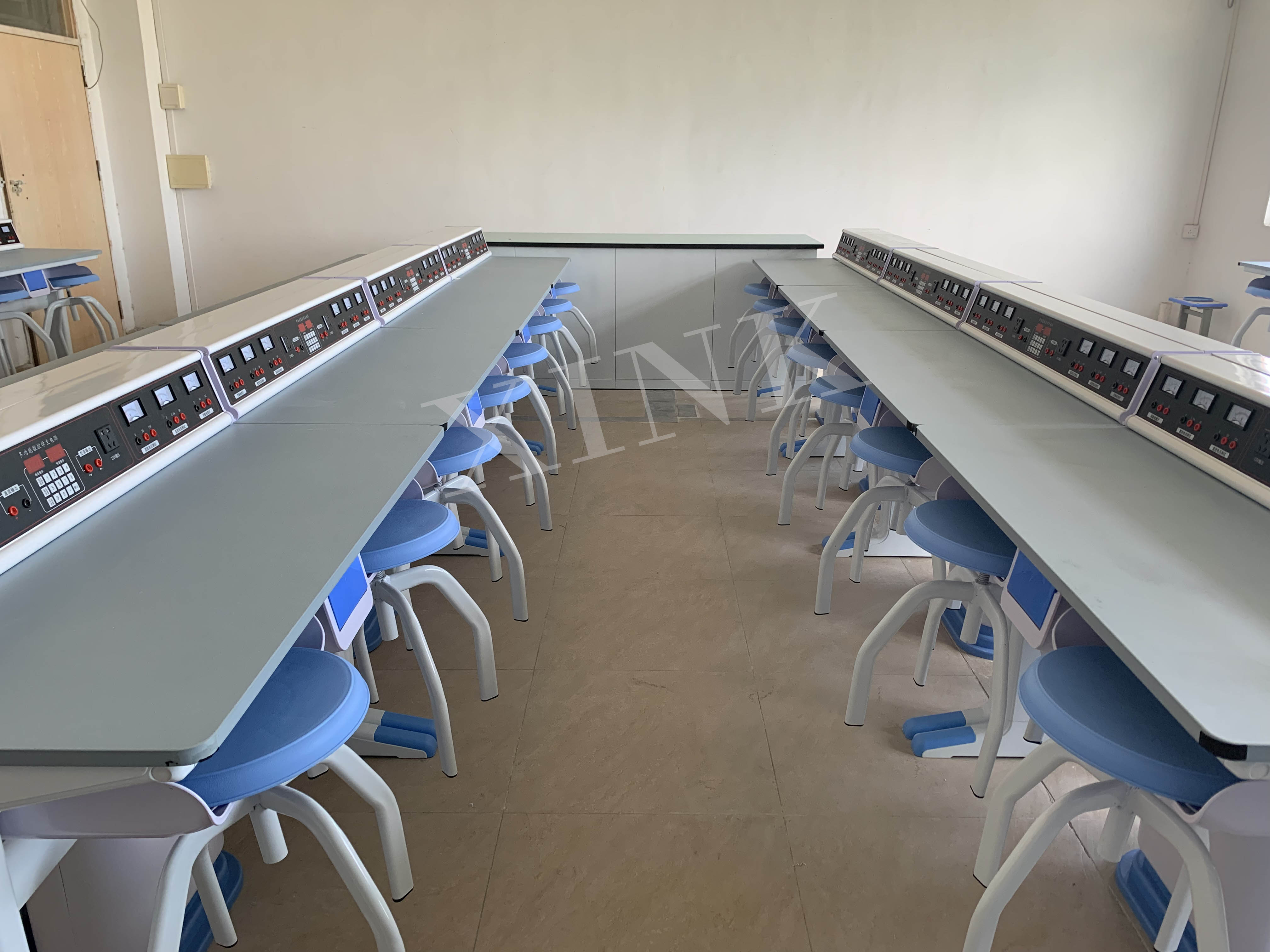 <a href='http://www.jim4jesus.com/' target='1' style='font-size:14px; font-weight:bold; color:#0080ff;'>物理實驗室</a>