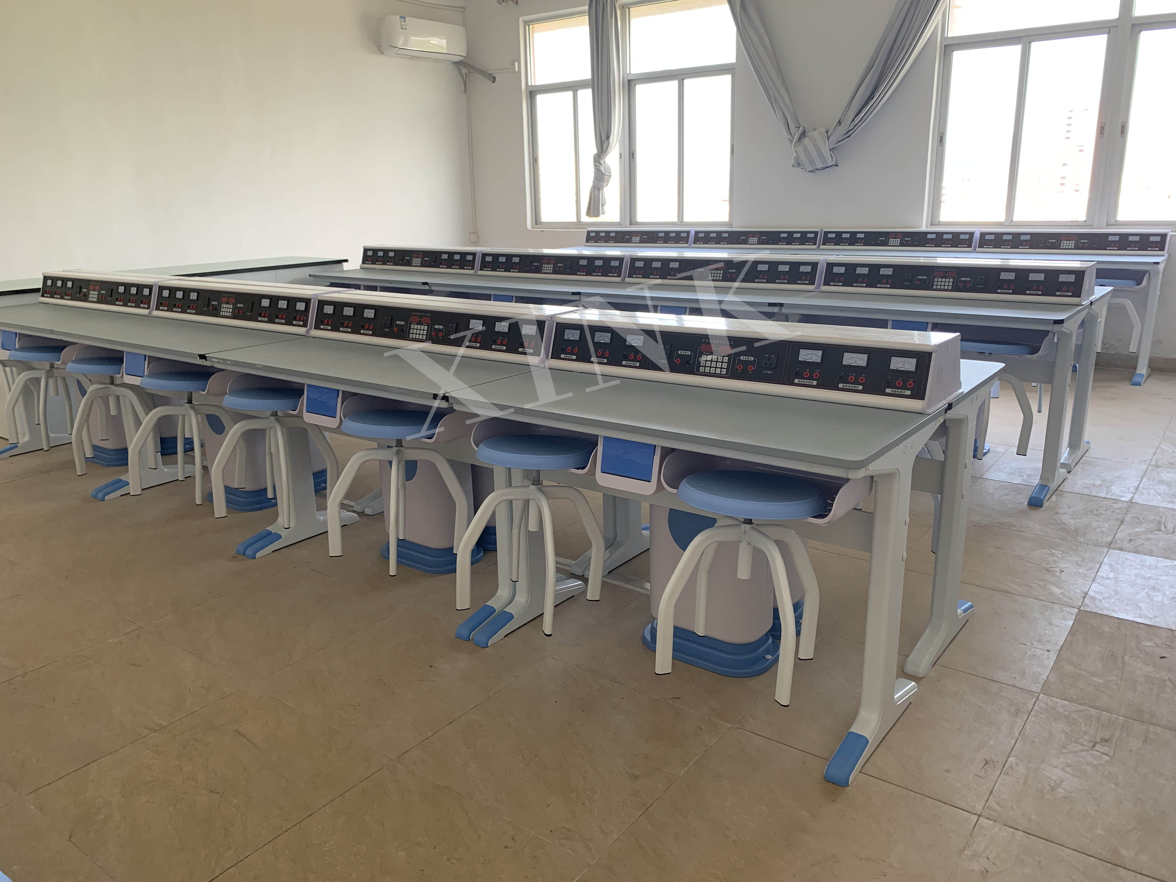 電學<a href='http://www.jim4jesus.com/' target='1' style='font-size:14px; font-weight:bold; color:#0080ff;'>物理實驗室</a>